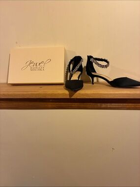 Jewel Badgley Mischka Black Satin Heels with Crystal Anklet NWOT never worn